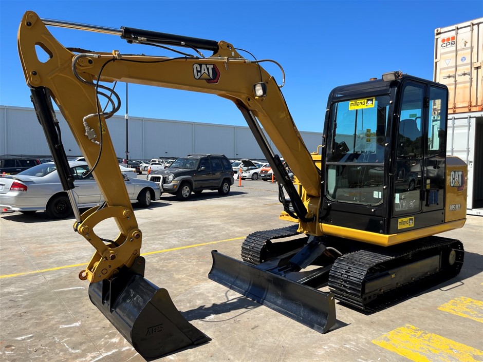 <p>2020 Caterpillar 305.5E2 Mini Excavator (MM186)</p>