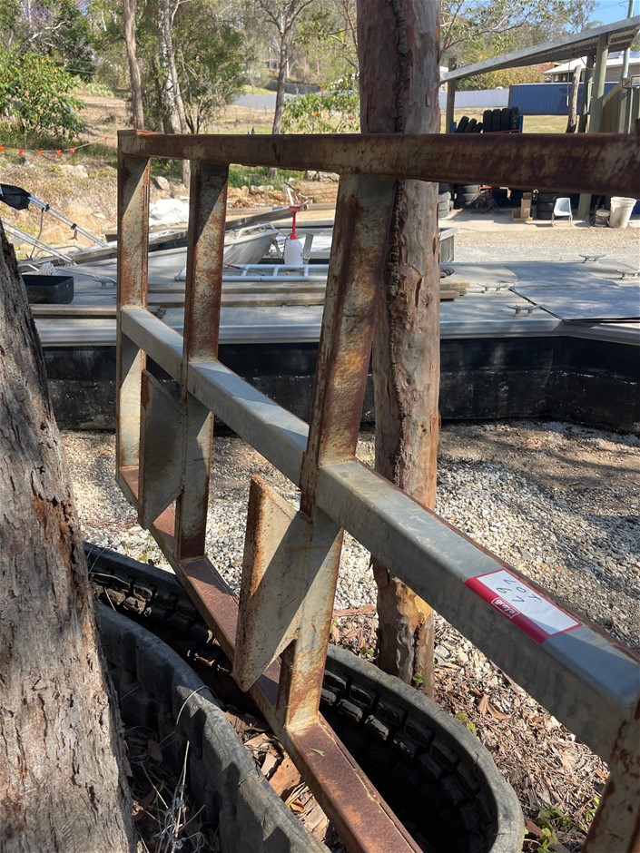 Lower Cat Rail Spreader Bar