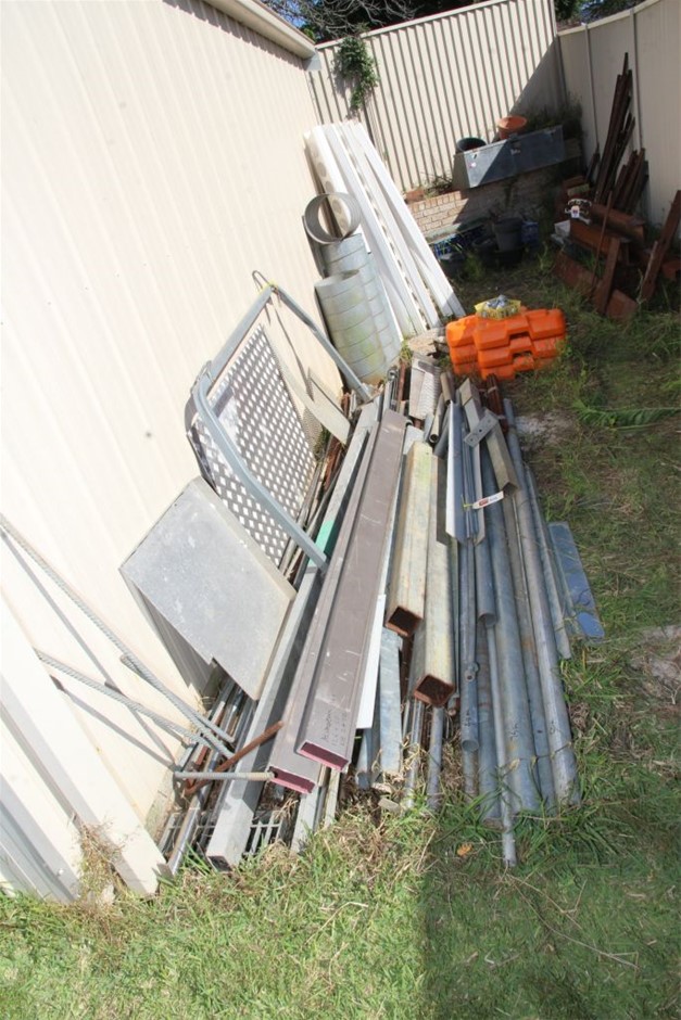 Large Quantity of Assorted Building Material Auction (03085054335