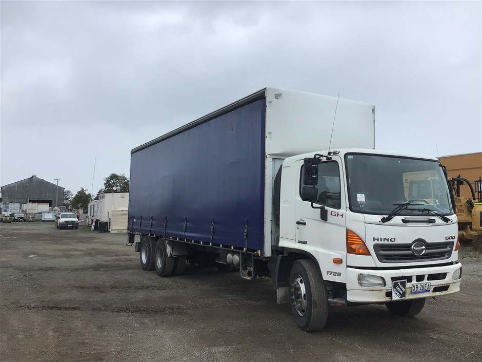 2011 Hino GH 6 x 2 Curtainsider Rigid Truck