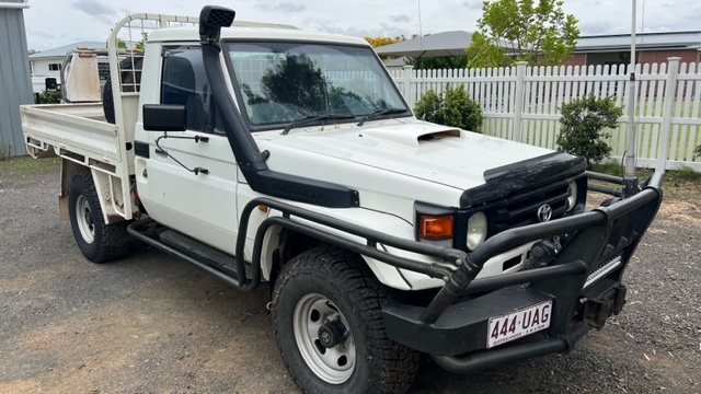 1999 Toyota Landcruiser (4x4) Manual Cab Chassis