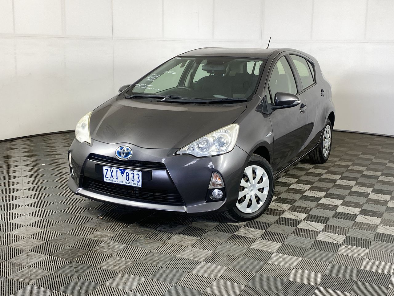 2013 Toyota Prius-C NHP10R CVT