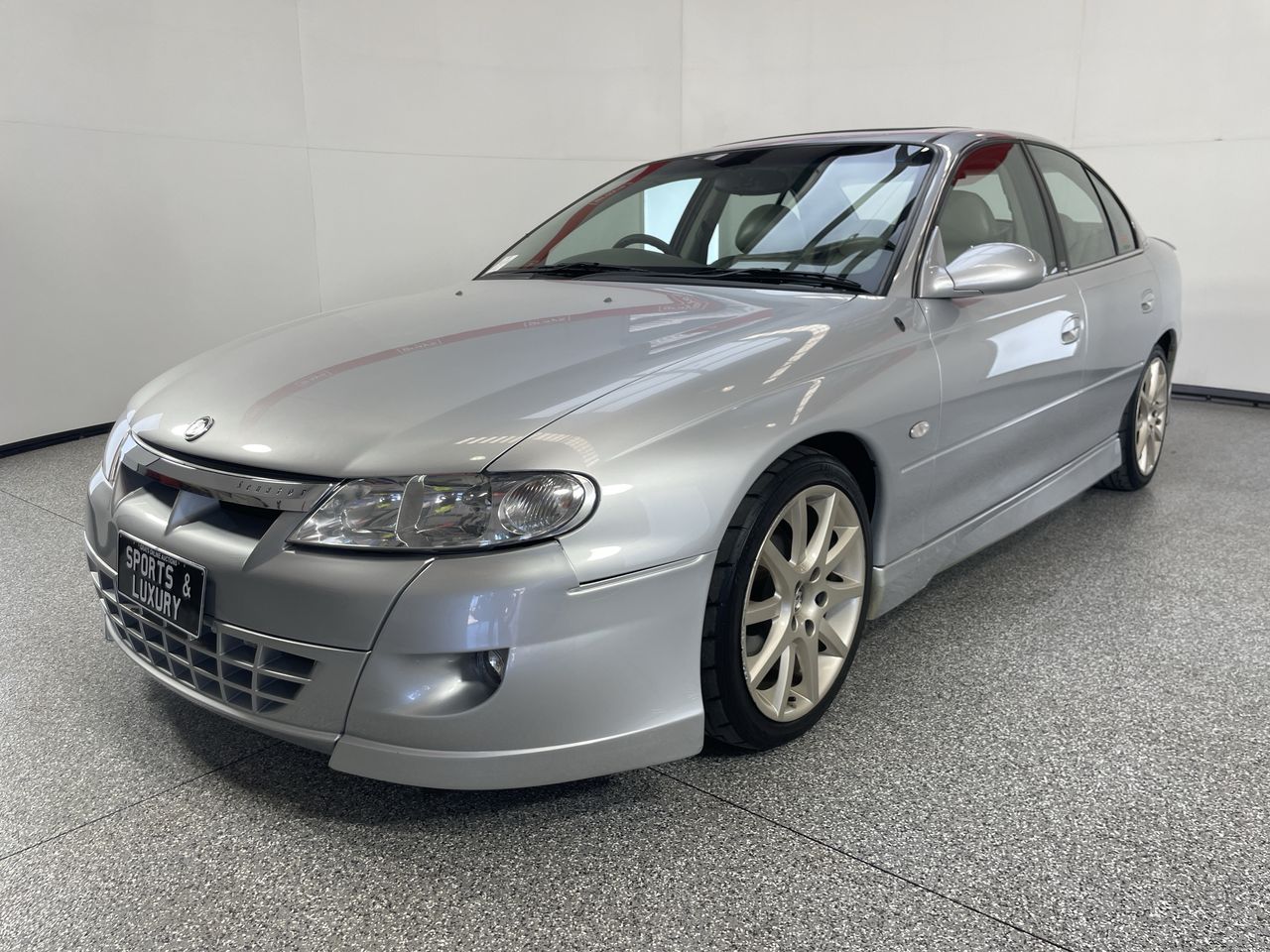 2001 HSV Senator Signature VX Manual Sedan Auction (0001-50706572 ...