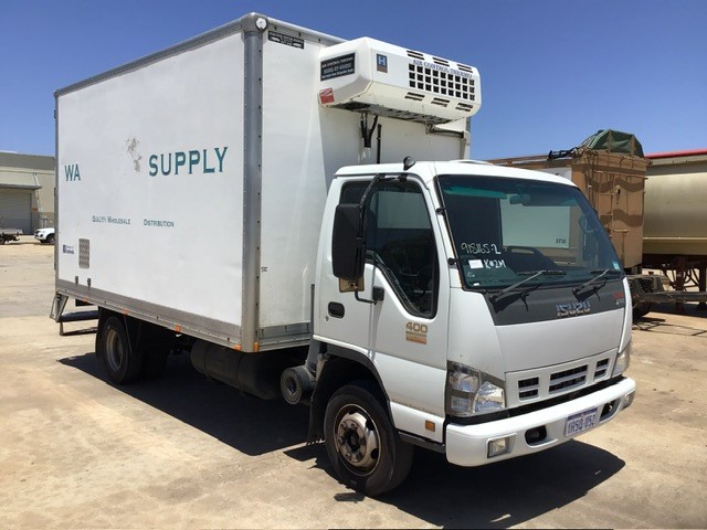 2006 Isuzu  NPR 400 Long 4 x 2 Refrigerated Body Truck