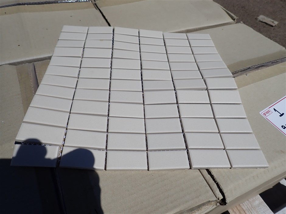 High Quality Bathroom Tiles with Neutral Colours Auction (00019047956