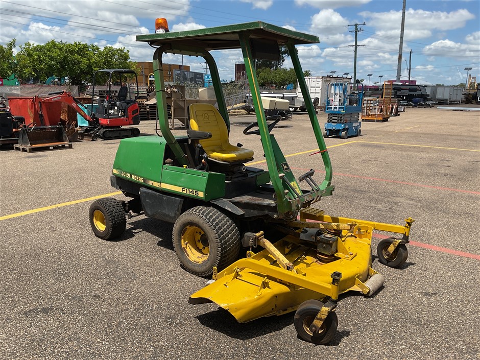 NO RESERVE! John Deere F1145 Ride On Lawn Mower