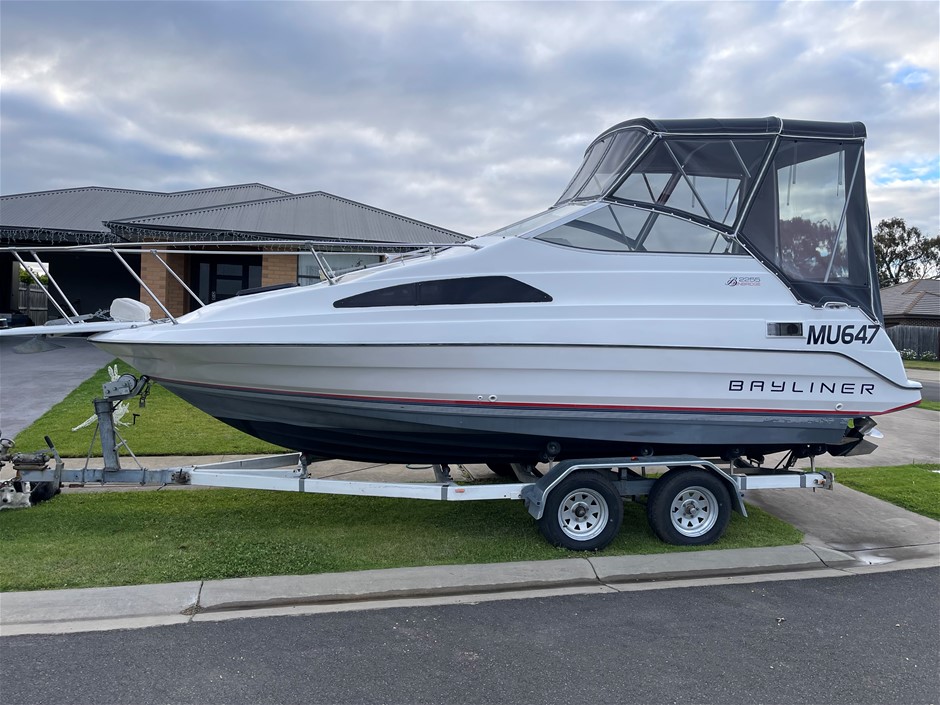 BAYLINER CIERA SUNBRIDGE 2255