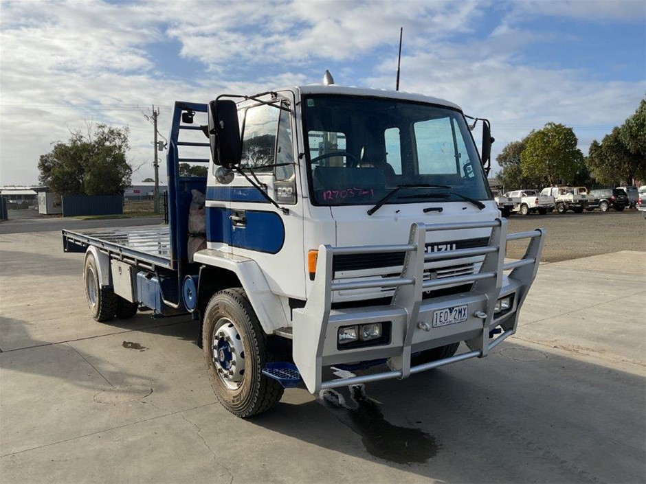 1993 Isuzu 900 Turbo 4 x 2 Tray Body Truck & Box Trailer