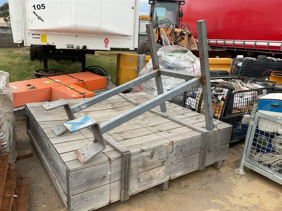 Metal Frame/ Stand Auction (0028-3028680) | Grays Australia