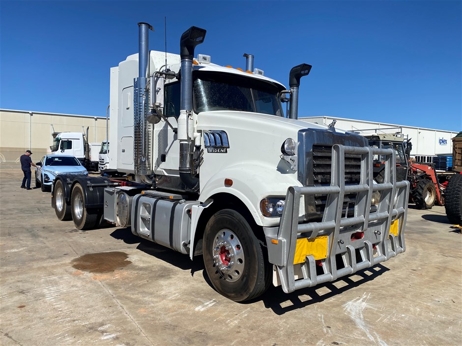 2009 Mack Trident Truck