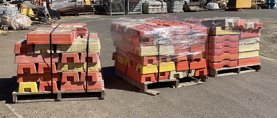 3 x Pallets Temporary Fencing Post Concrete Weights Auction (0523 ...