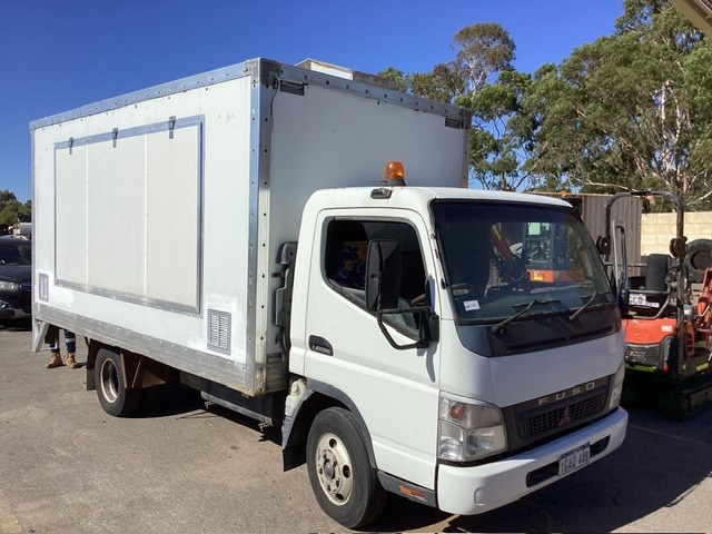 No Reserve -  2005 Mitsubishi 4 x 2 Refrigerated Body Truck