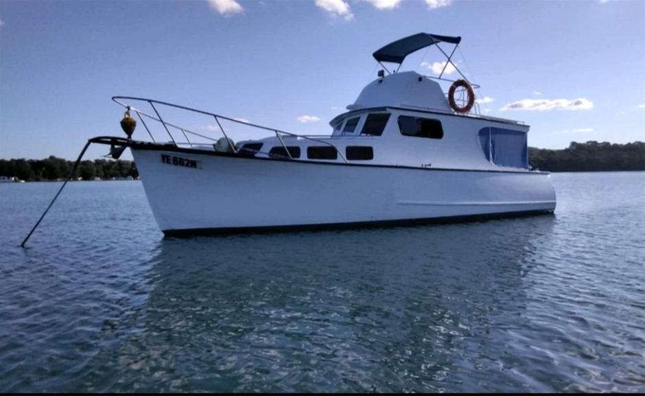 30FT FLYBRIDGE- NO RESERVE 