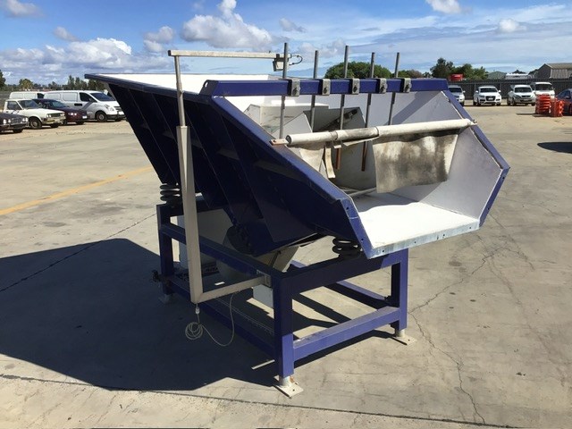 Vibrating Feed Hopper