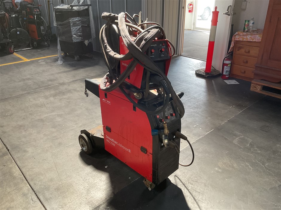 BOC Smootharc Advance II 250R MIG Welder Auction (0013-7051509) | Grays ...