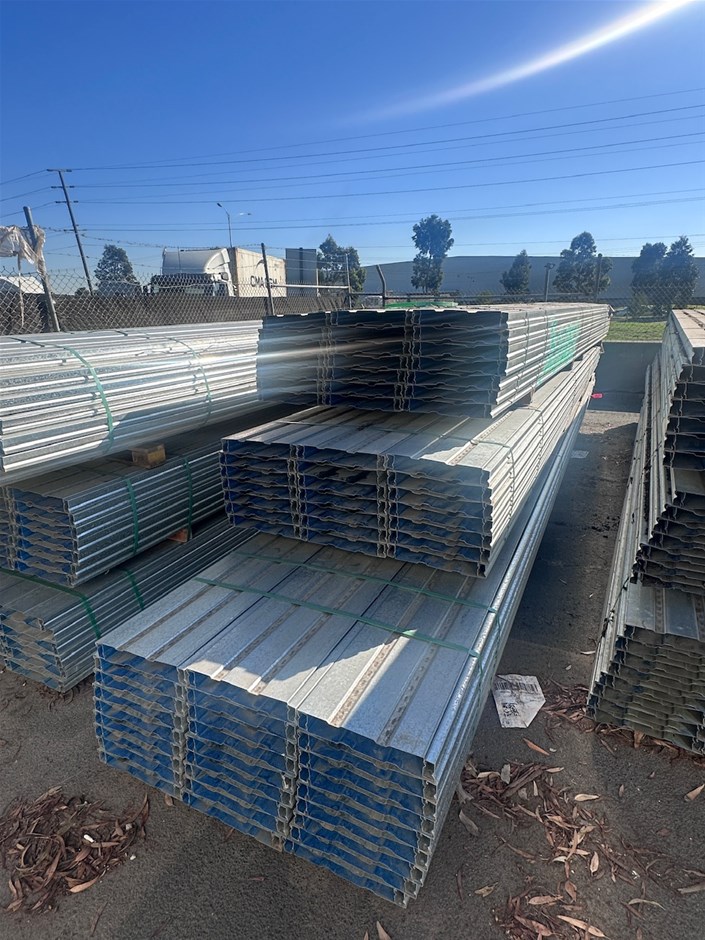 3 x Assorted Bluedeck Composite Decking Auction (00043028824) Grays