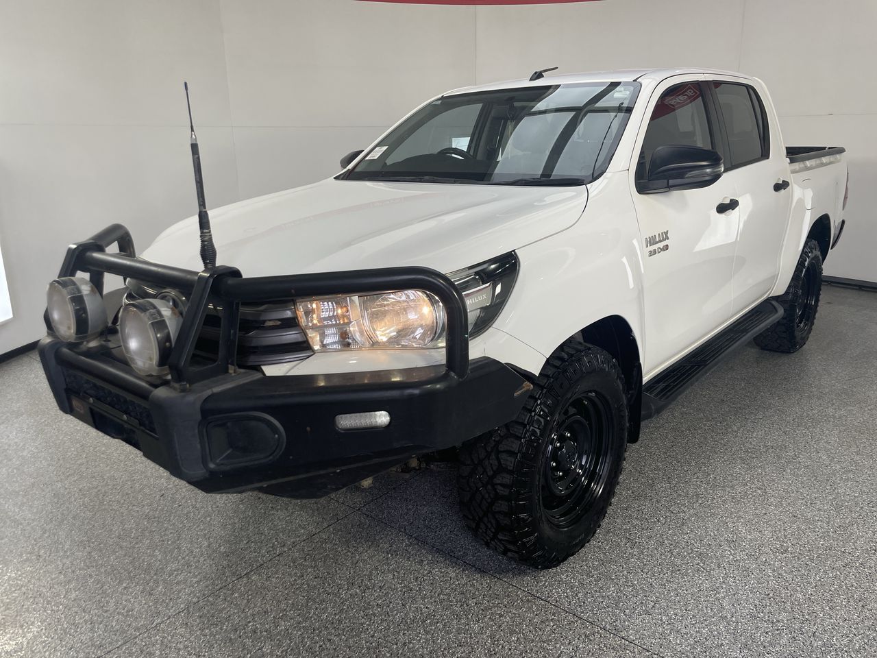 2017 Toyota Hilux 4x4 SR GUN126R Turbo Diesel Automatic Dual Cab ...