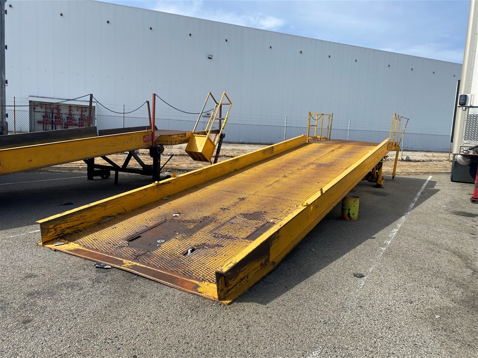 Heavy Duty Forklift Docking Ramps