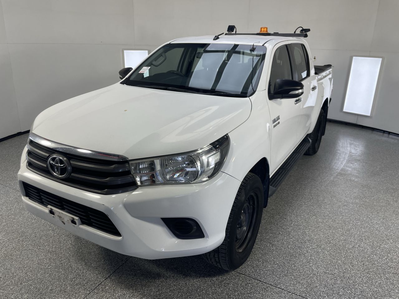 2017 Toyota Hilux 4x4 SR GUN126R Turbo Diesel Automatic Dual Cab ...