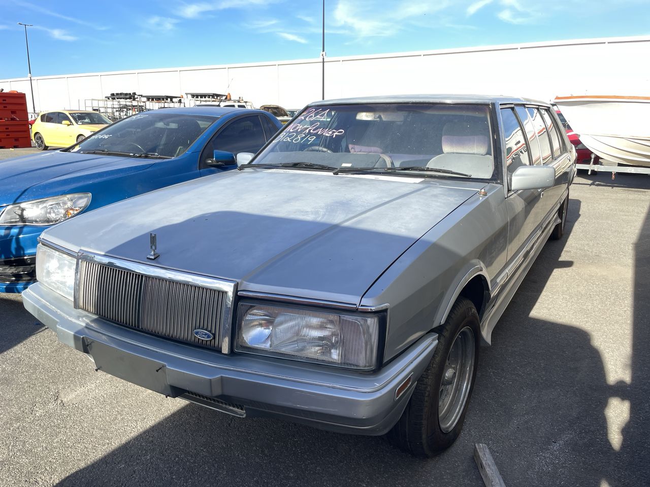 1986 Ford LTD LIMOUSINE Automatic 7 Seats Stretched Limousine