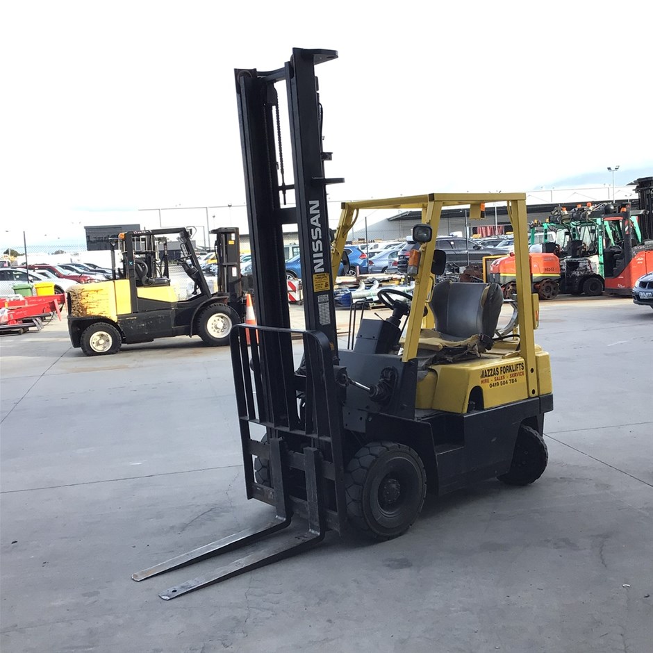 Counterbalance Forklift and Workshop Equipment