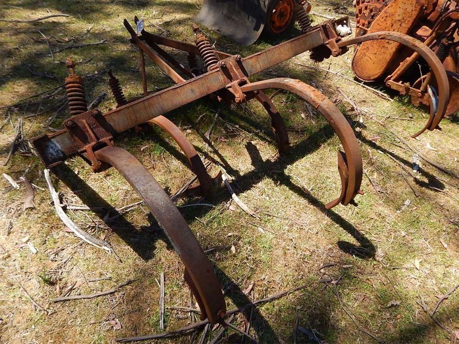 5 Tyne chisel plough, Yeomans, 3 point linkage, overall 1700 x 1400 mm