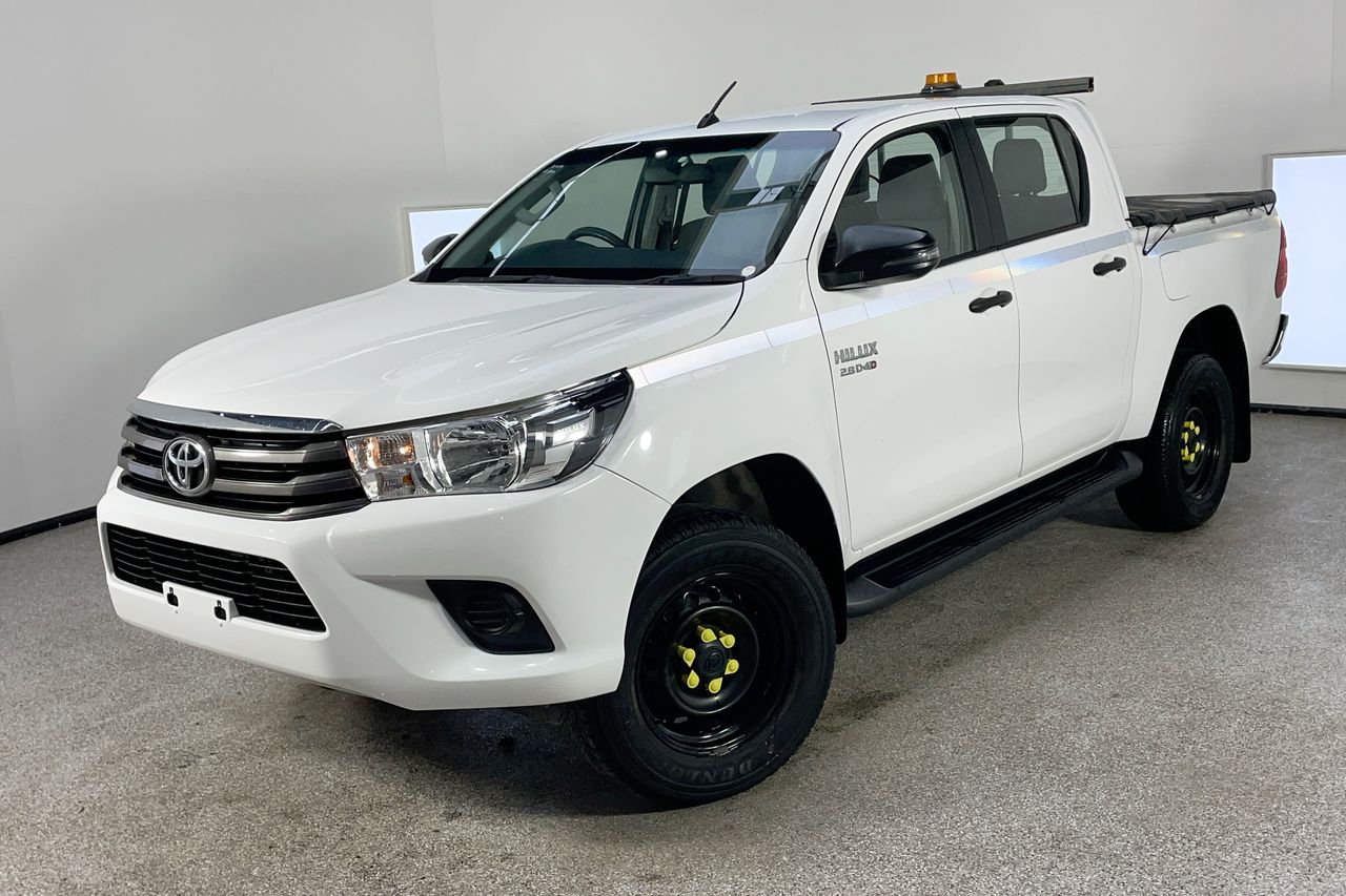 2017 Toyota Hilux 4x4 SR GUN126R Turbo Diesel Automatic Dual Cab ...