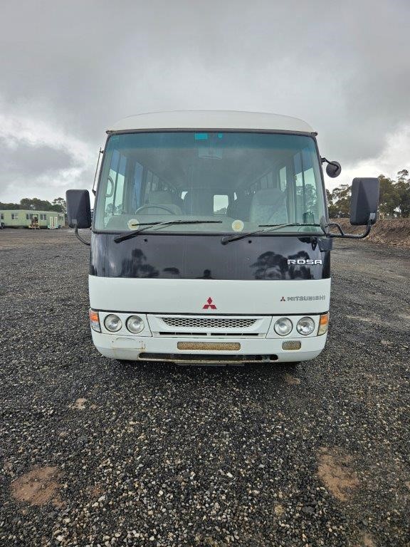 Mitsubishi Rosa Deluxe Rear Wheel Drive Manual - 6 Speed Bus Auction ...