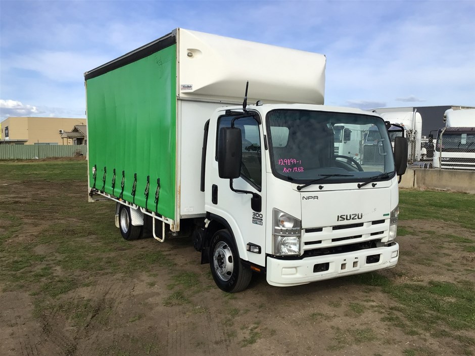 No Reserve: 2013 Isuzu NPR 300 Curtainsider Rigid Truck