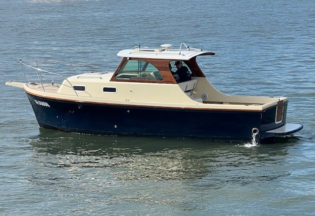 MARSHALL LORD 25 CABIN CRUISER