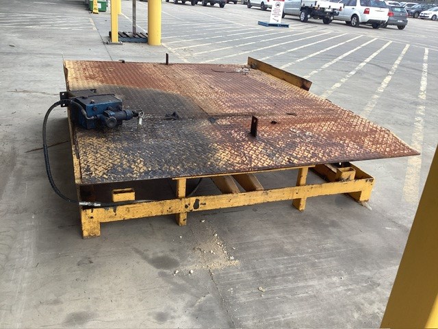 Custom Manual Hydraulic Loading Ramp Auction (0001-8019240) | Grays ...