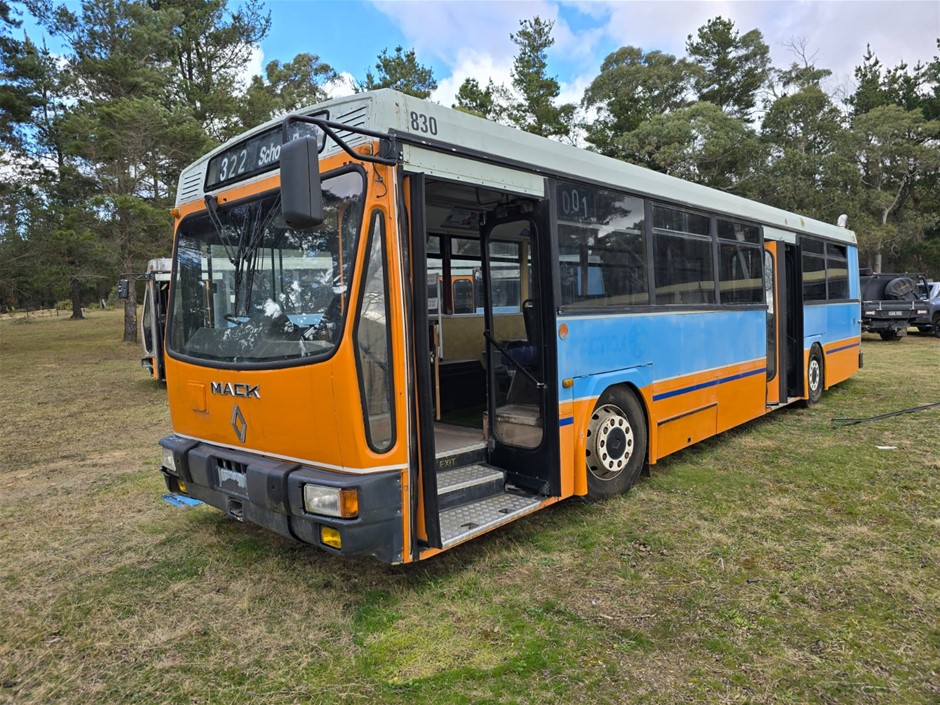 No Reserve: Renault PR100 Bus 2CH Automatic Bus