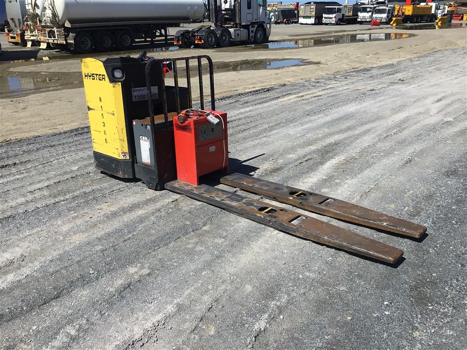 No Reserve Hyster Pallet Truck & Forklift
