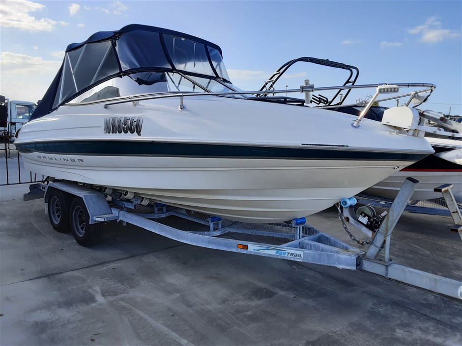 BAYLINER CAPRI CUDDY 2052
