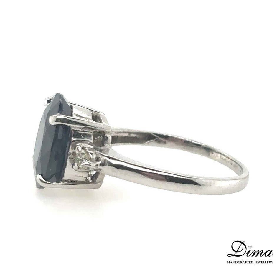 One ladies - 9ct White gold dress ring