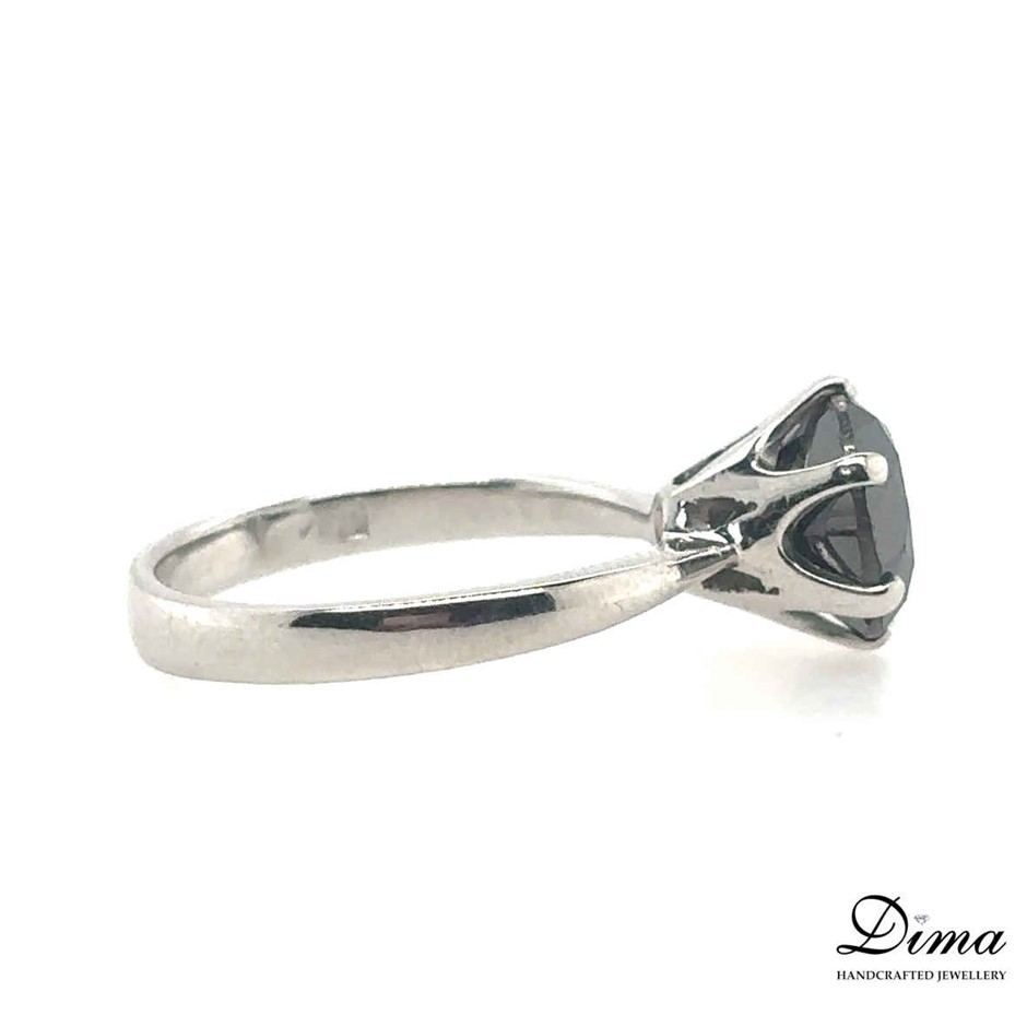 One ladies - 9ct White gold Solitaire ring