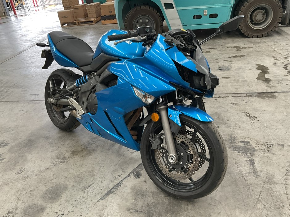 <p>2010 Kawasaki EX650C Motorcycle</p>