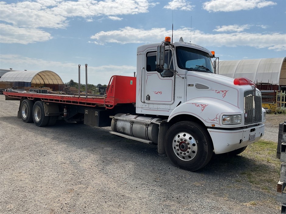 2004 Kenworth T350 6x4 Tilt Tray Truck Auction (0001-7053824) | Grays ...