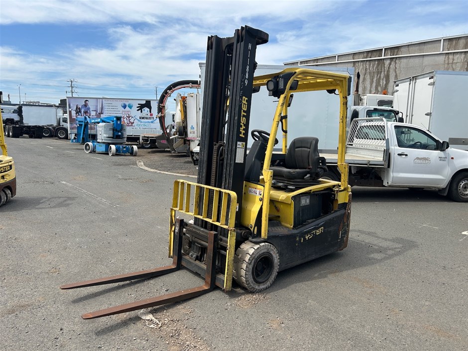 No Reserve Forklifts and Pallet Movers - Vic  