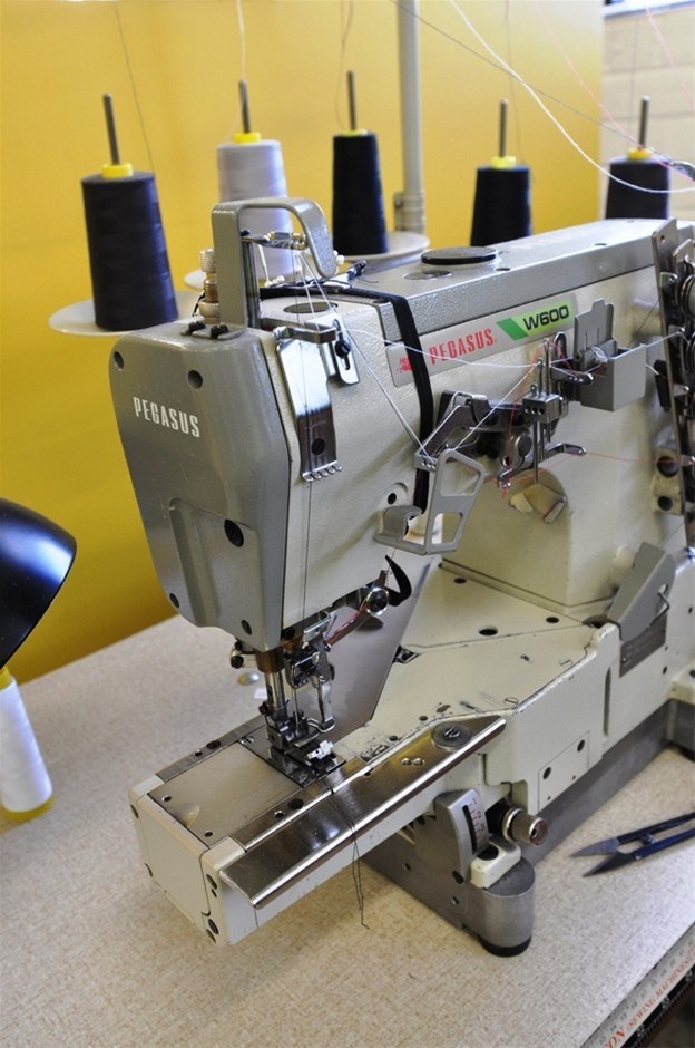 Industrial Sewing Machine Pegasus W600 model W66401CB (made in Japan