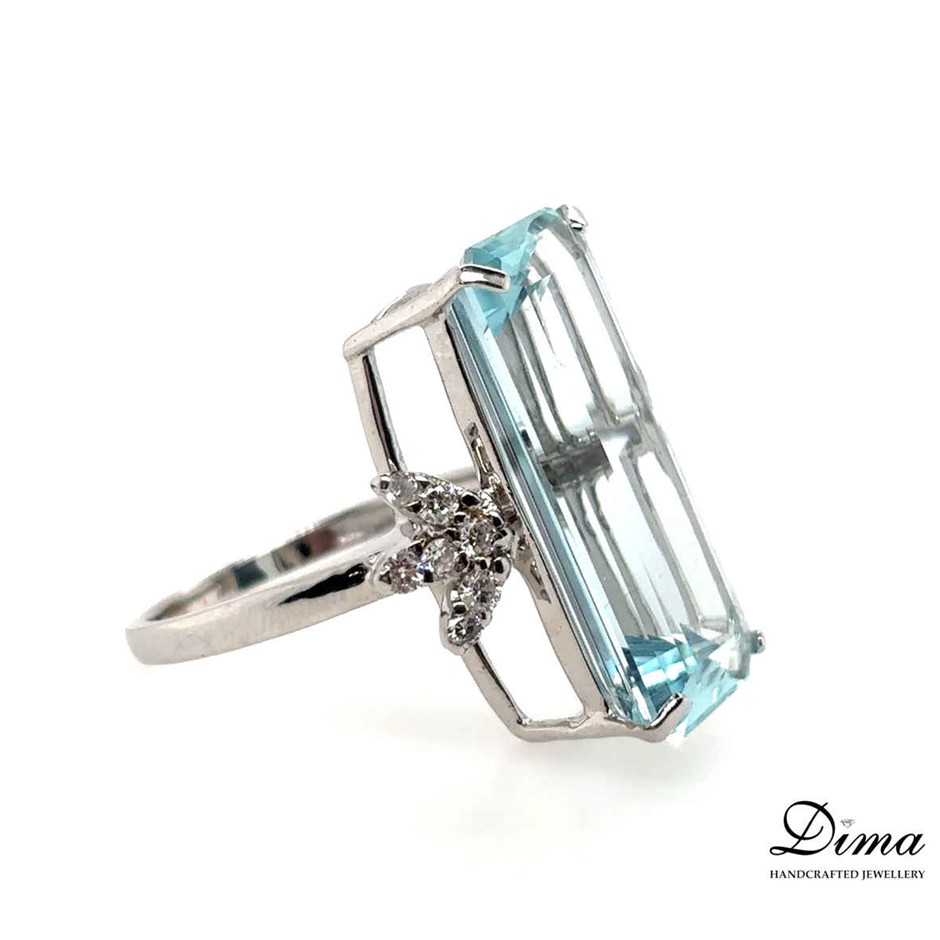 12.10ct Aquamarine & Dia. 0.34ct F/VS Ring 18K White Gold