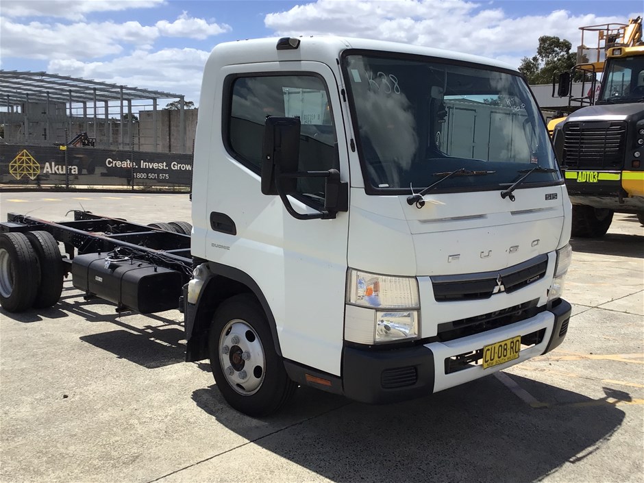 2019 Mitsubishi Fuso Canter 7/800 4 x 2 Cab Chassis Truck