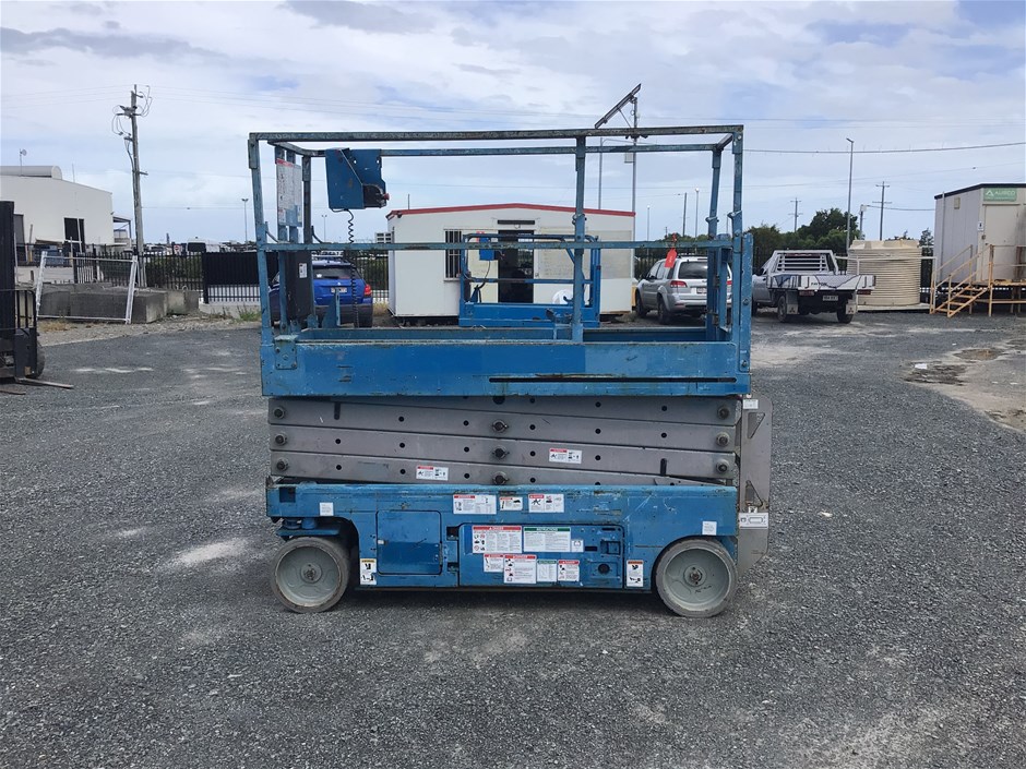 2011 Genie GS 2632 Scissor Lift