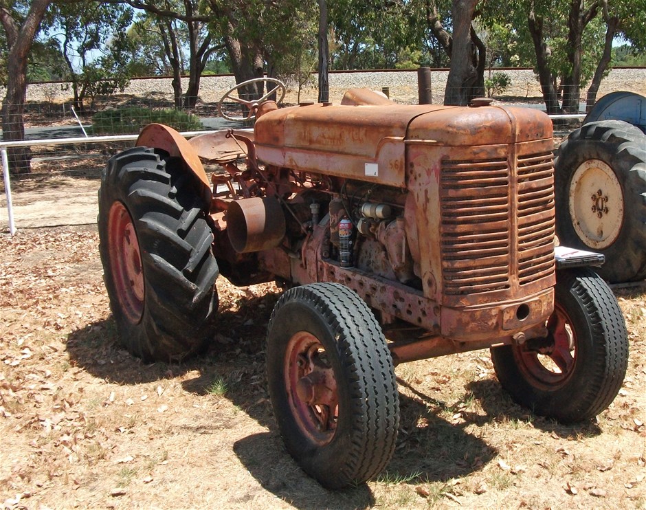Unreserved Tractors, Rover sed. & misc. equip.