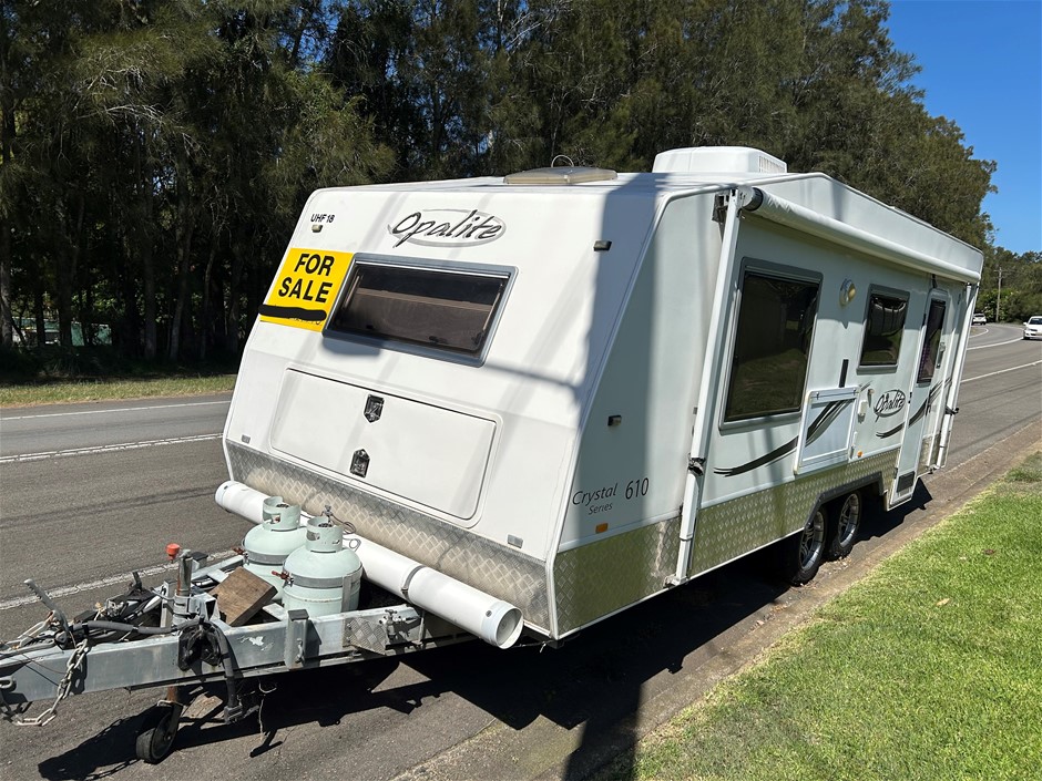 2011 Opalite Crystal Kar610 Caravan