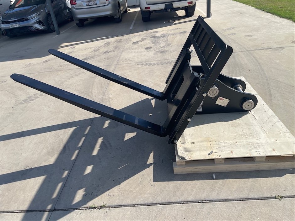 2025 Excavator Pallet Forks Attachment (Unused)