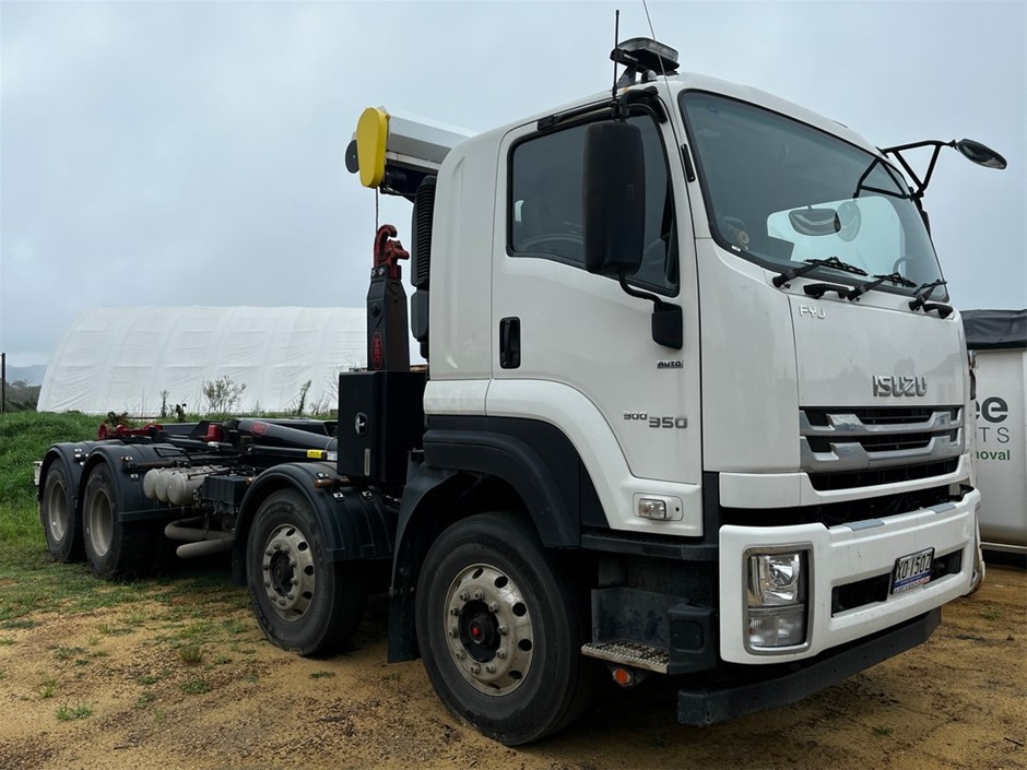 2023 Isuzu FYJ 350 300 Hook Bin Truck