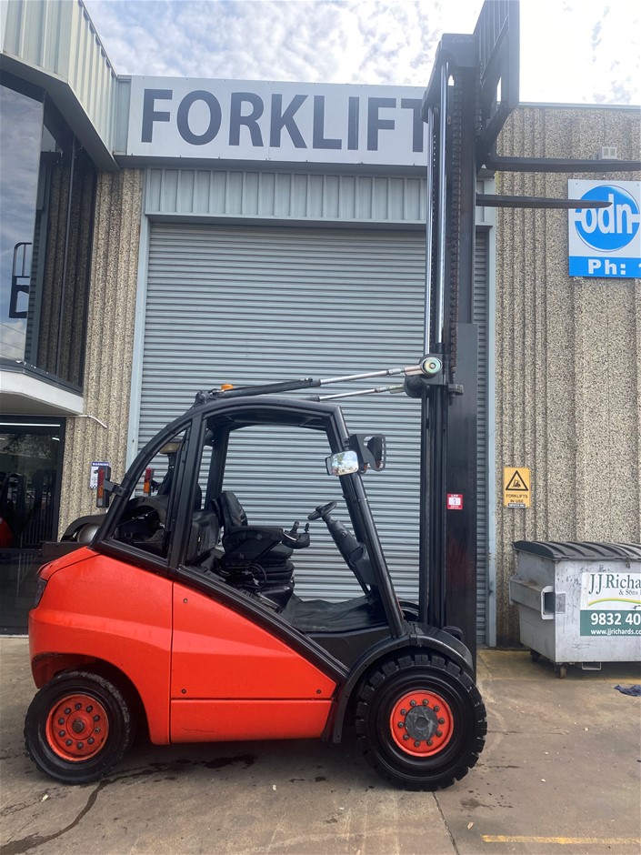 Forklifts, Tow Tug & Order Picker