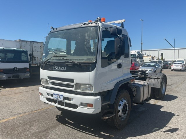 2007 Isuzu F3 4 x 2 Prime Mover Truck