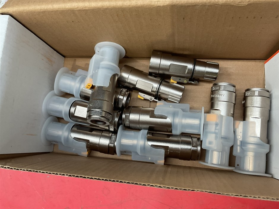 10 x PL18U-301-50 Amphenol Connectors